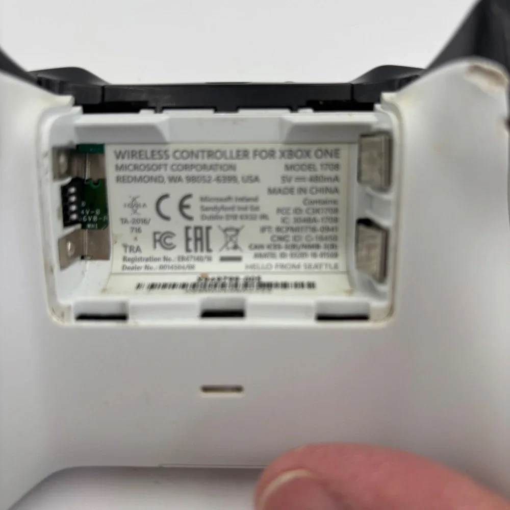 Microsoft Xbox One Controller Model 1708 White Sticky LT Split For Parts/Repair